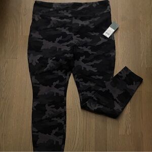 Target women's Camo Leggings - Black & Gray